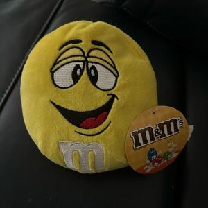 M&M's 2011 Yellow Plush 6" Cushion Collection NWT